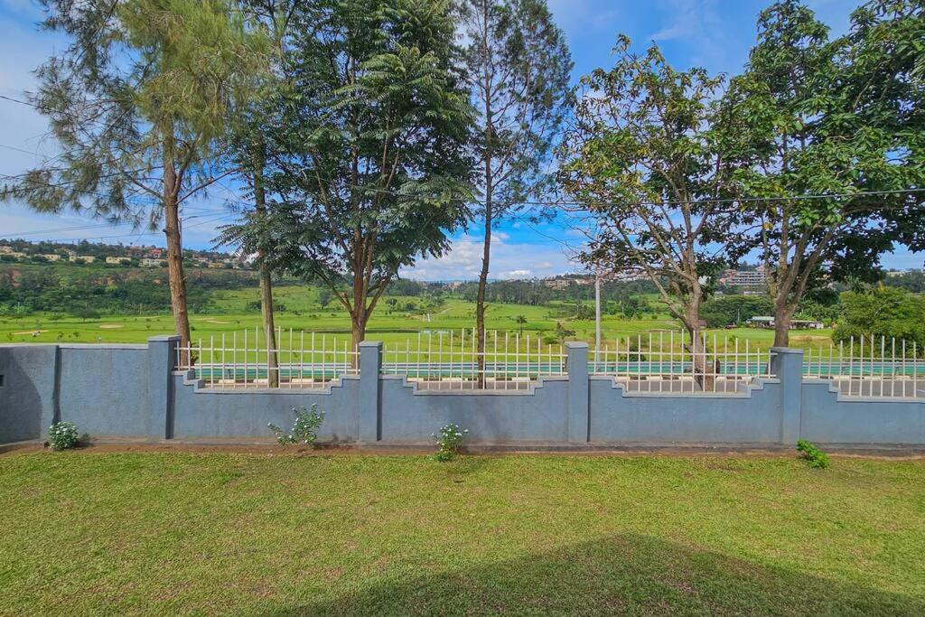 Complete 4-Bedroom House Facing Kigali Golf Course Buitenkant foto