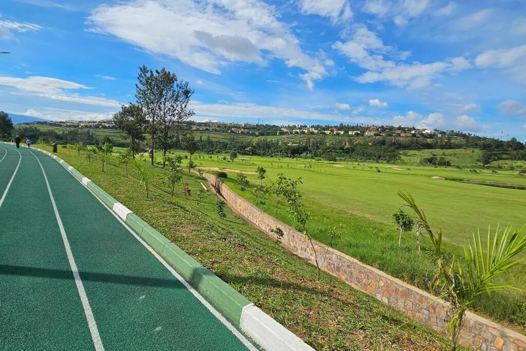 Complete 4-Bedroom House Facing Kigali Golf Course Buitenkant foto