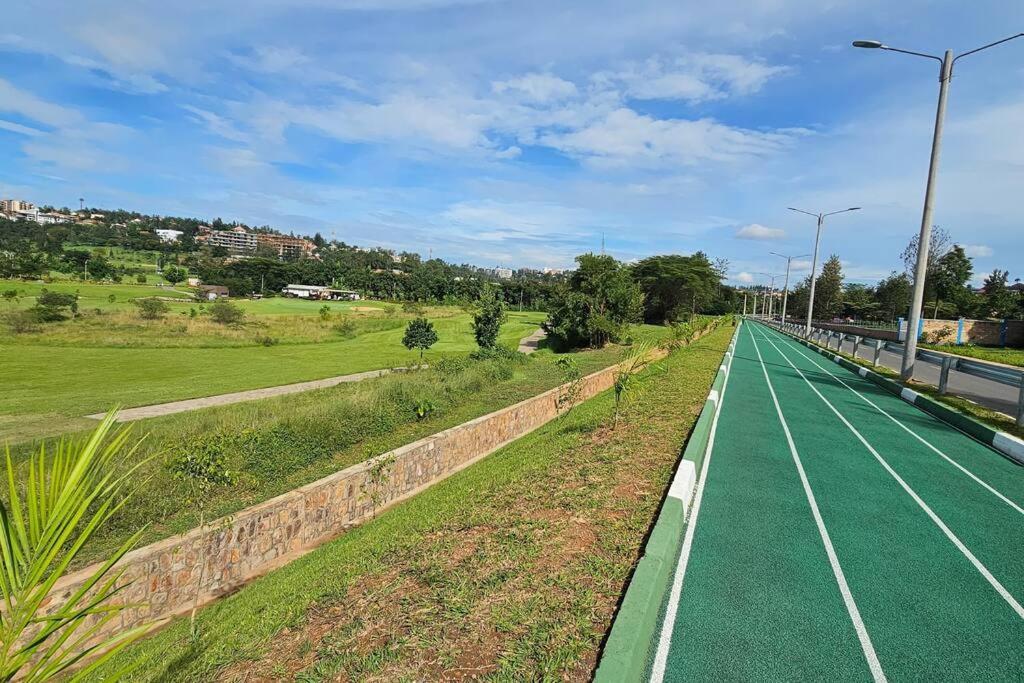 Complete 4-Bedroom House Facing Kigali Golf Course Buitenkant foto