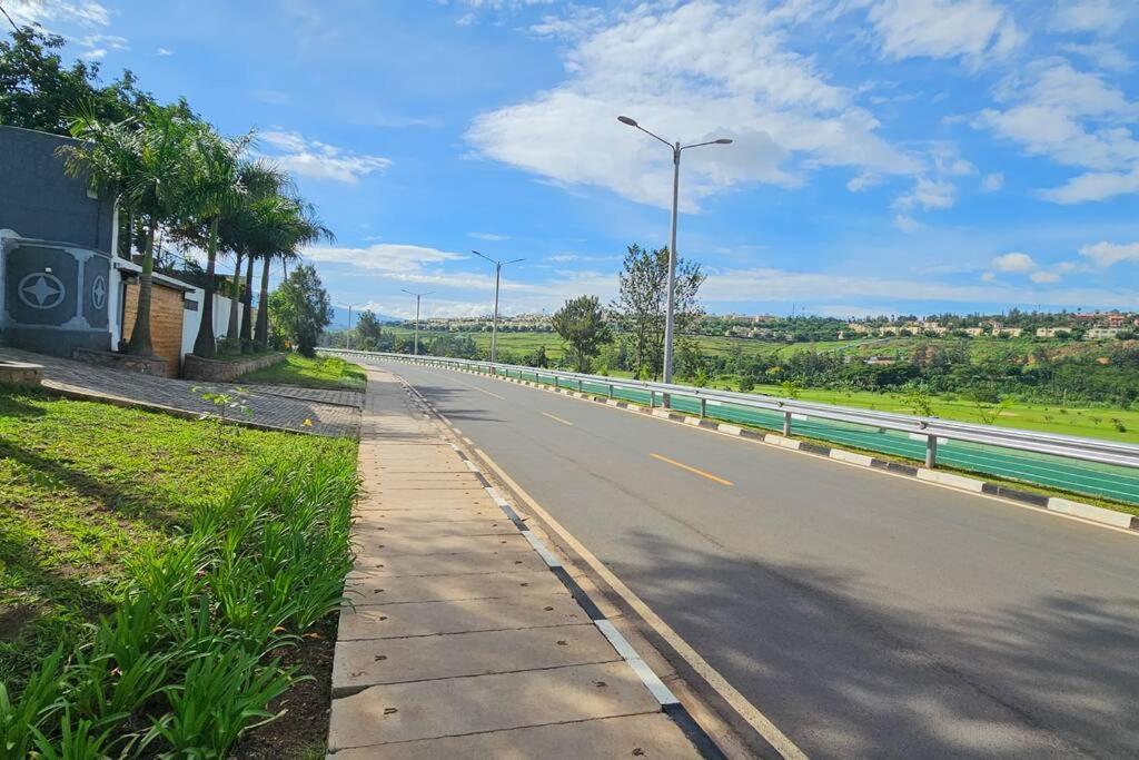 Complete 4-Bedroom House Facing Kigali Golf Course Buitenkant foto